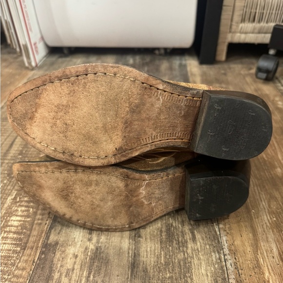 Justin Woman’s Brown Heeled Boots Cross Design Sz 9 - Picture 4 of 4